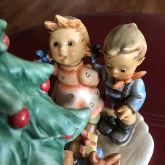 Hummel " Wonder of Christmas" 2015 Figurine - Picture 3 of 6